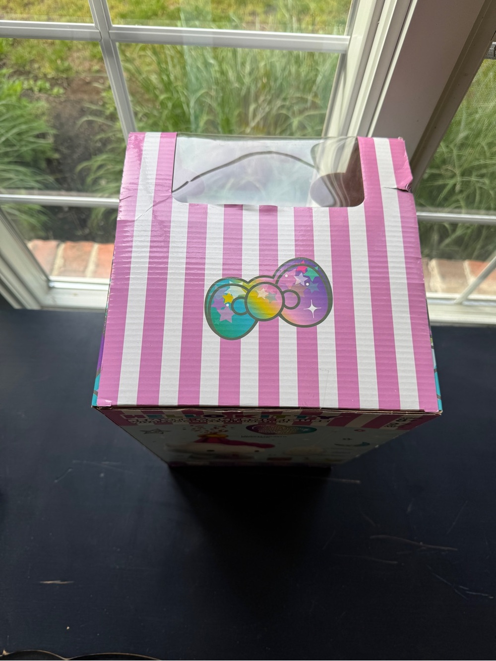 Hello Kitty Remote Control Figure with pop Confetti Function - Picture 5 of 8